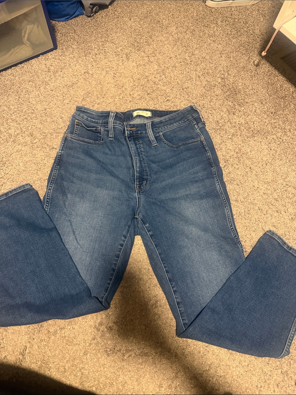 Madewell Women's Straight Leg Jeans in Medium Blue Wash. curvy road-tripped. EUC